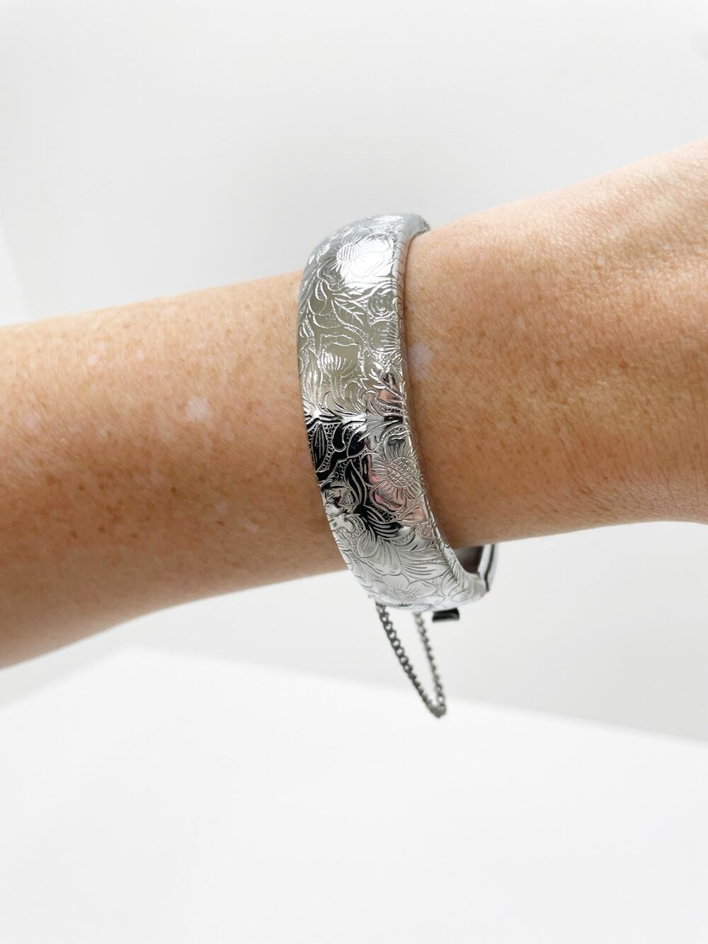 Vintage Rolled Silver Hinged Oval Bangle Bracelet Embossed Floral Pattern